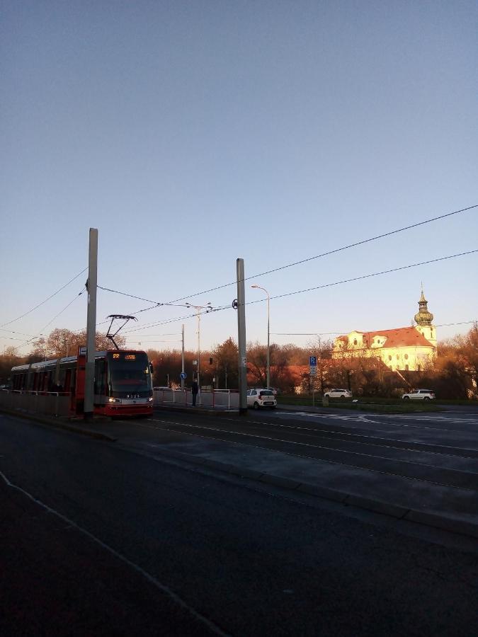 Apartricanova Prag Exteriör bild