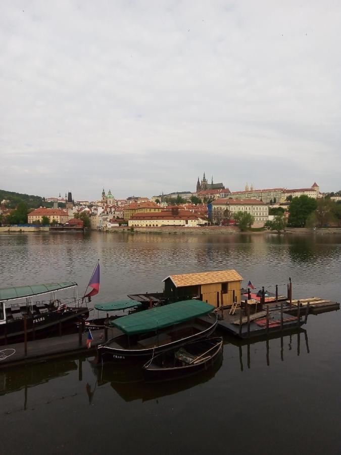 Apartricanova Prag Exteriör bild
