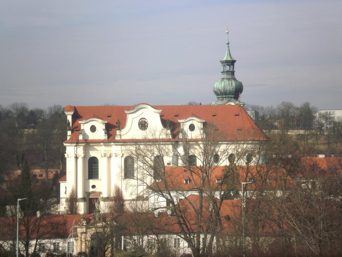 Apartricanova Prag Exteriör bild