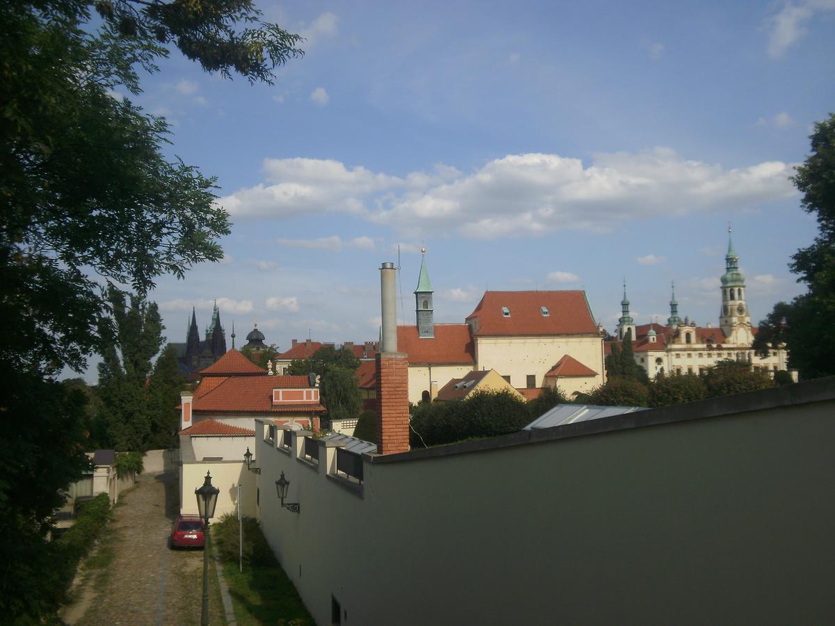 Apartricanova Prag Exteriör bild