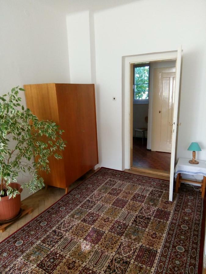 Apartricanova Prag Exteriör bild
